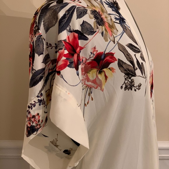 Stylish Blouse - Picture 5 of 5